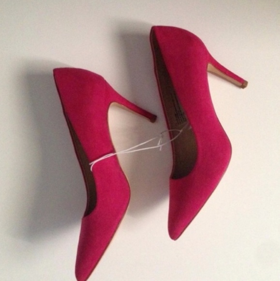 Gemma Pointed Toe Pump - Picture 2 of 4